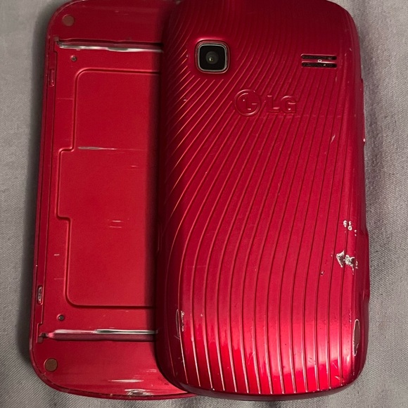 LG Red and Black Slide-Out Phone - Picture 3 of 9